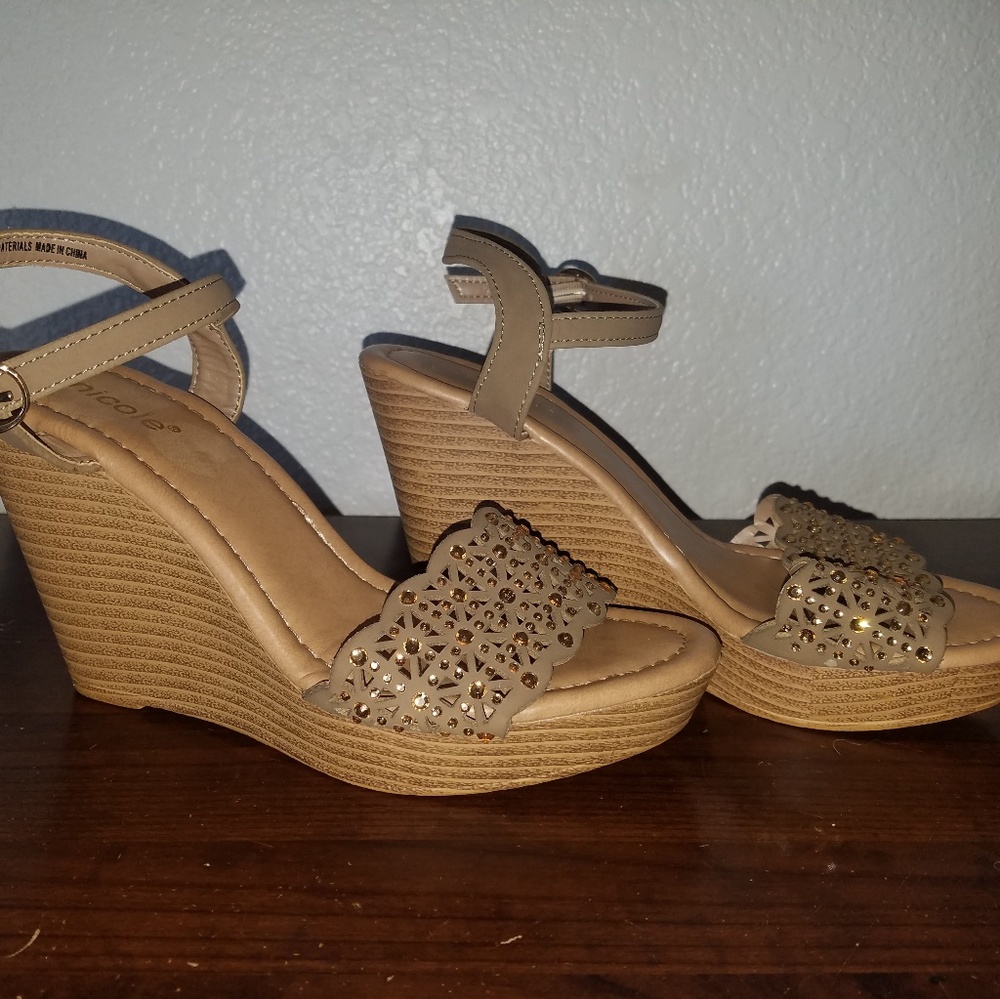 Wedge shoes